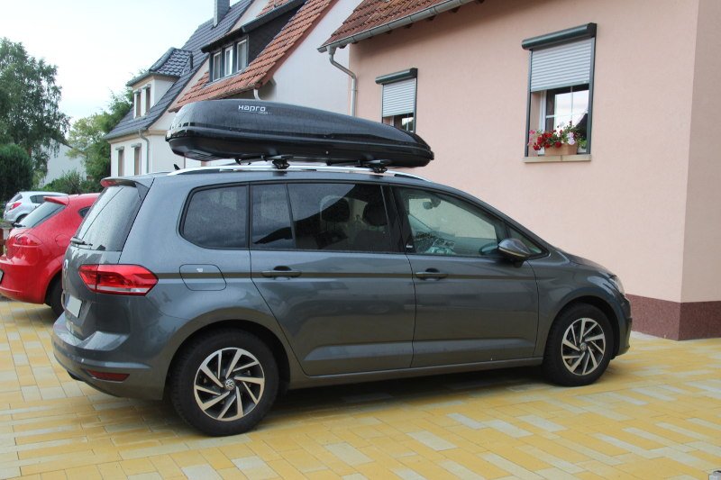 Mannheim: Dachbox von HAPRO auf einem VW Touran