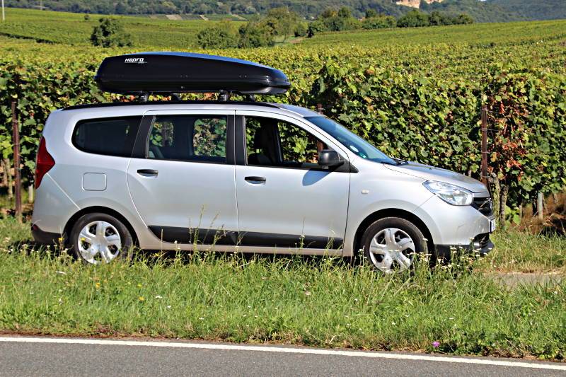 Dachbox 430 Liter auf einem Dacia Lodgy Van, bei uns mieten in Mannheim