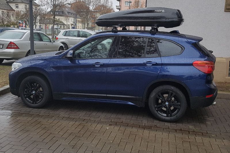 Mannheim: HAPRO-Dachbox mit 430 Liter Volumen auf einem BMW X1