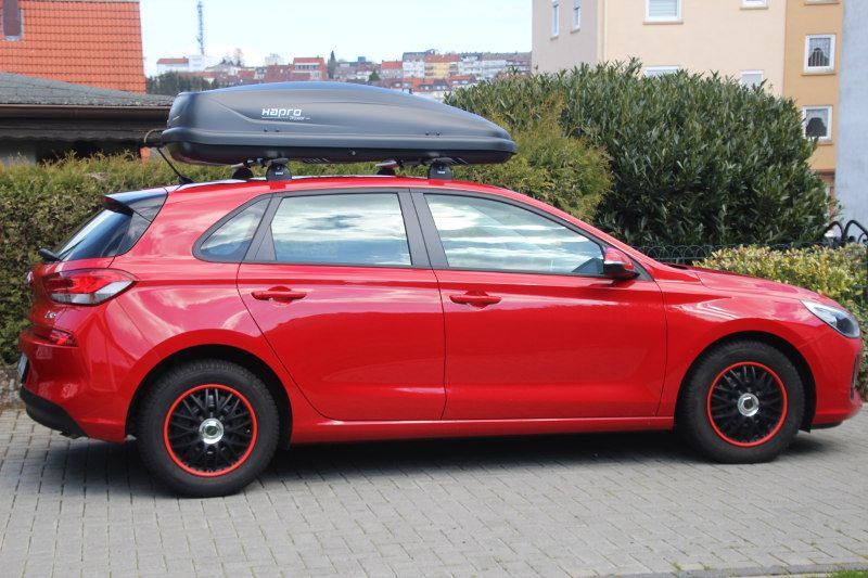 Mannheim: eine Dachbox mit 370 Liter Volumen auf einem Hyundai i30