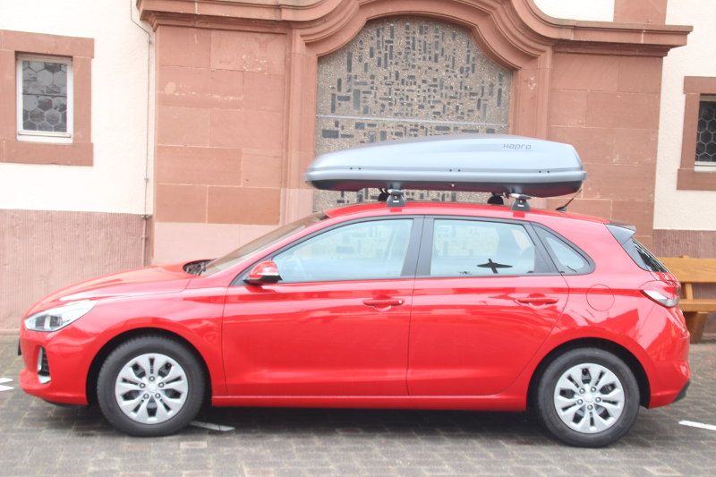 Mannheim: Dachbox der Marke HAPRO mit 430 Liter Volumen auf einem Hyundai i30