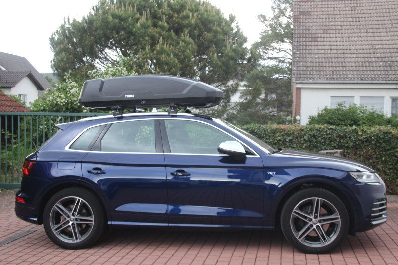 Mannheim: eine Dachbox mit 450 Liter Volumen auf einem Audi SQ5