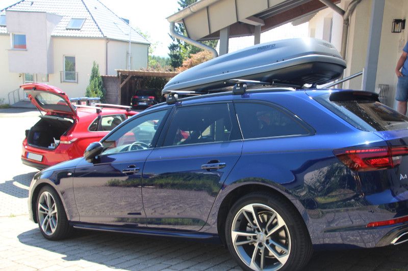 Mannheim: Dachbox mit 430 Litern Volumen auf einem Audi A4 Avant Kombi