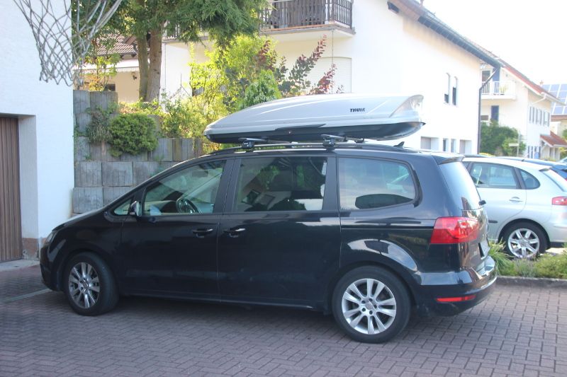 Mannheim: Dachbox von THULE auf einem Seat Alhambra