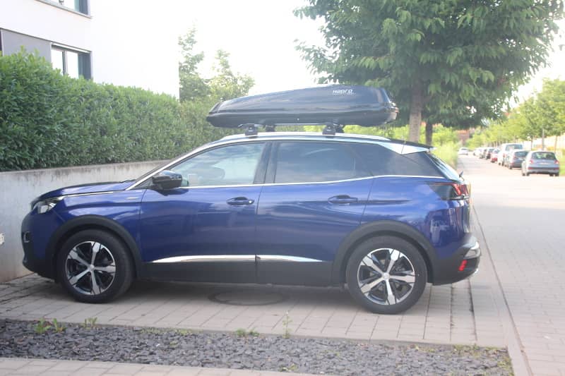 Mannheim: Dachbox mit 430 Liter Volumen auf einem Peugeot 3008 SUV